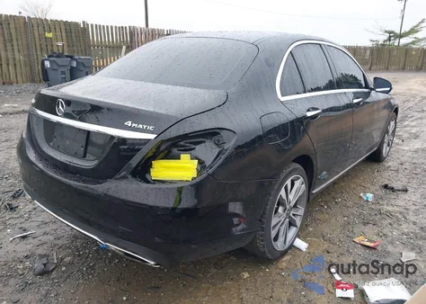 2018 Mercedes-Benz C 300 4Matic z USA, uszkodzony, nr VIN WDDWF4KB9JR397046